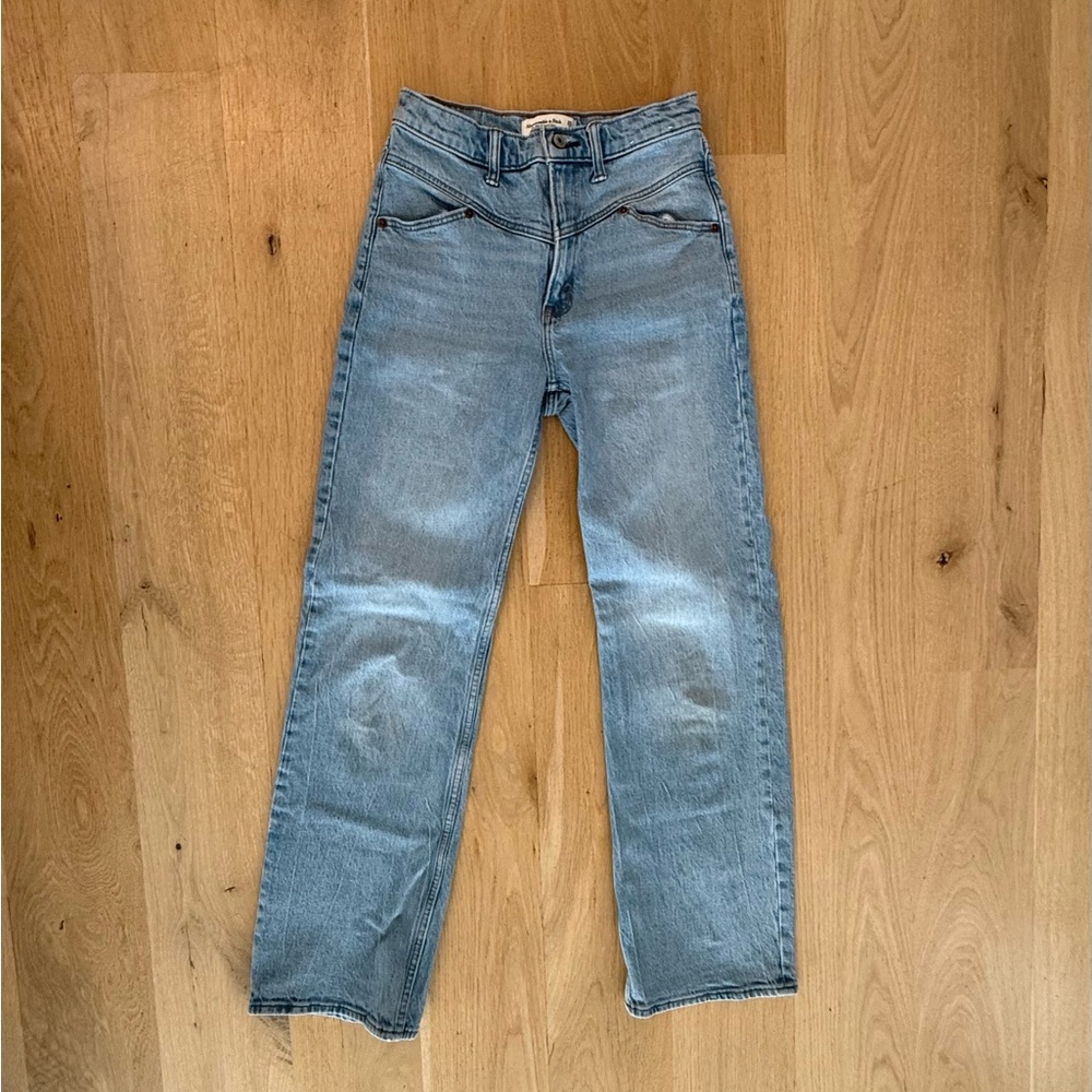 Abercrombie 90’s Relaxed Jeans - Size 25
